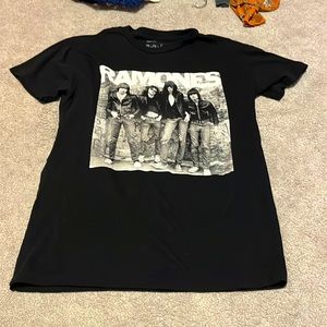 this is a comfy medium Ramones shirt